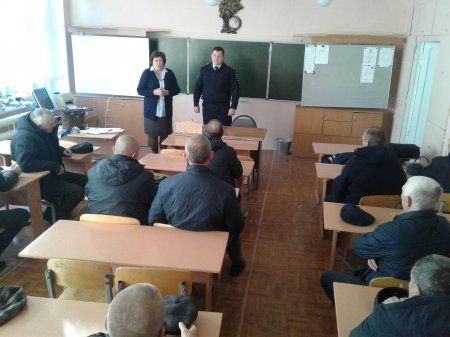Инспектор по БДД и инспектор по пропаганде БДД ОГИБДД Красноярского района провели рабочую встречу с водителями школьных автобусов