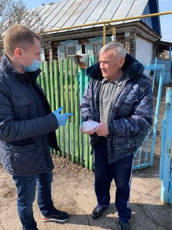 Глава района Михаил Белоусов продолжает участвовать в работе волонтерского штаба